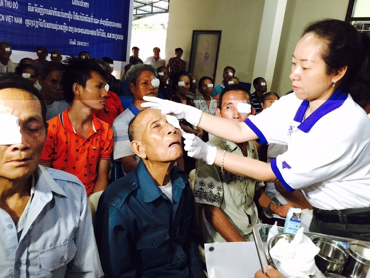 Việt Nam giúp Lào phẫu thuật mắt miễn phí cho bệnh nhân nghèo - ảnh 3
